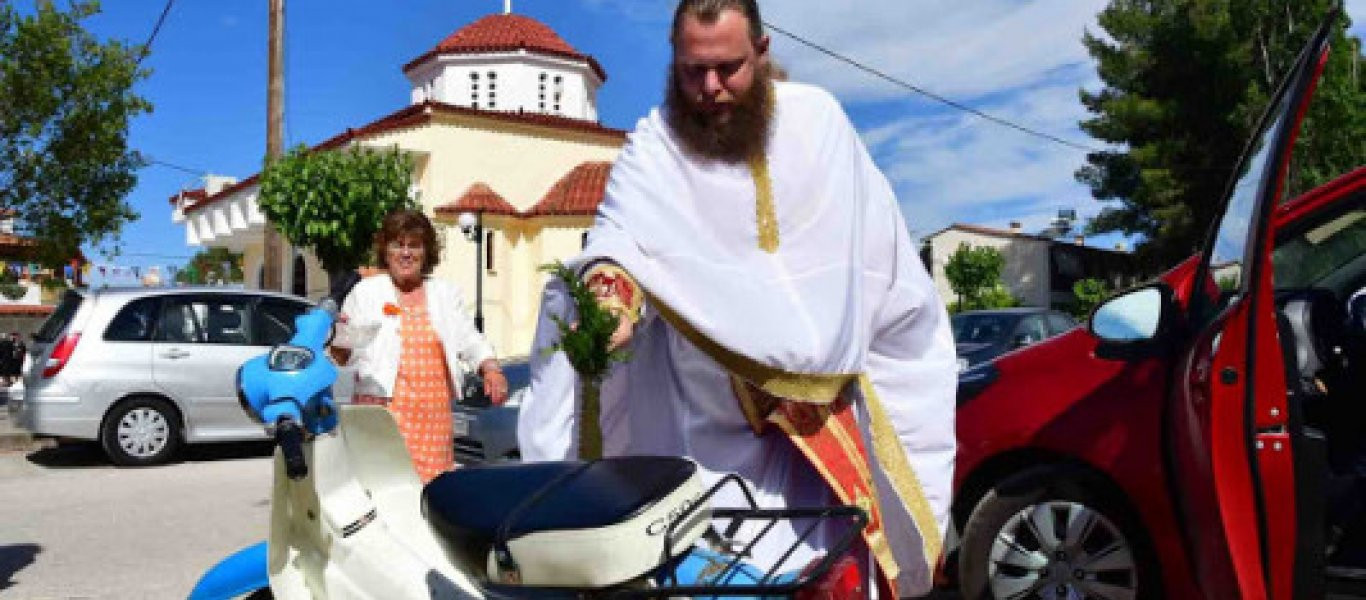 Ναύπλιο: Κρατώντας τα έθιμα - Αγιασμός οχημάτων και οδηγών